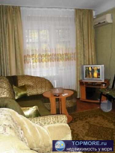 5 - минут до пляжа, моря. На третьем этаже трехэтажного дома остановка 'Динамо'.   Балкон, все удобства, после...