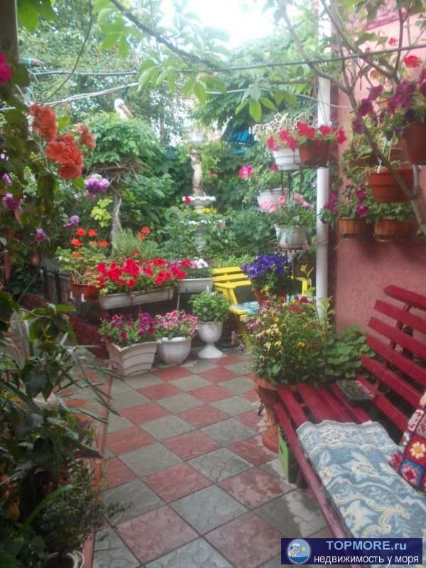 Сдается 4 комнатный дом в Феодосии по ул. Прокопенко.  До моря - 800 м, 9 минут ходьбы  пешком. Все комнаты на 1-м...