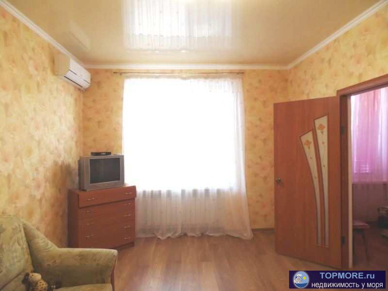 До моря 5 - 6 минут. Пляжи ближайшие галечные. До песчаного 8 - 9 минут вдоль по набережной.  Спальные места - на...