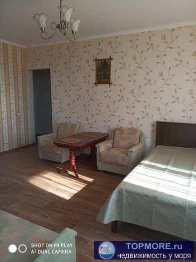 Сдается крупногабаритная 1 ком кв на Кесаева. Балкон застеклен.. Вид на море. Газовый котел. в кв есть все...