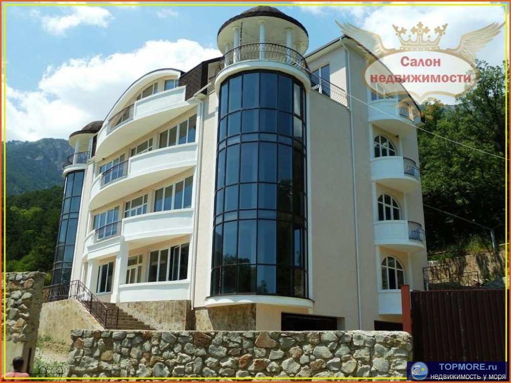 Продажа домовладения над Ялтой в районе Поляны сказок.  Общая площадь дом 1071,2 кв.м. Дом разделен на 8 квартир,...