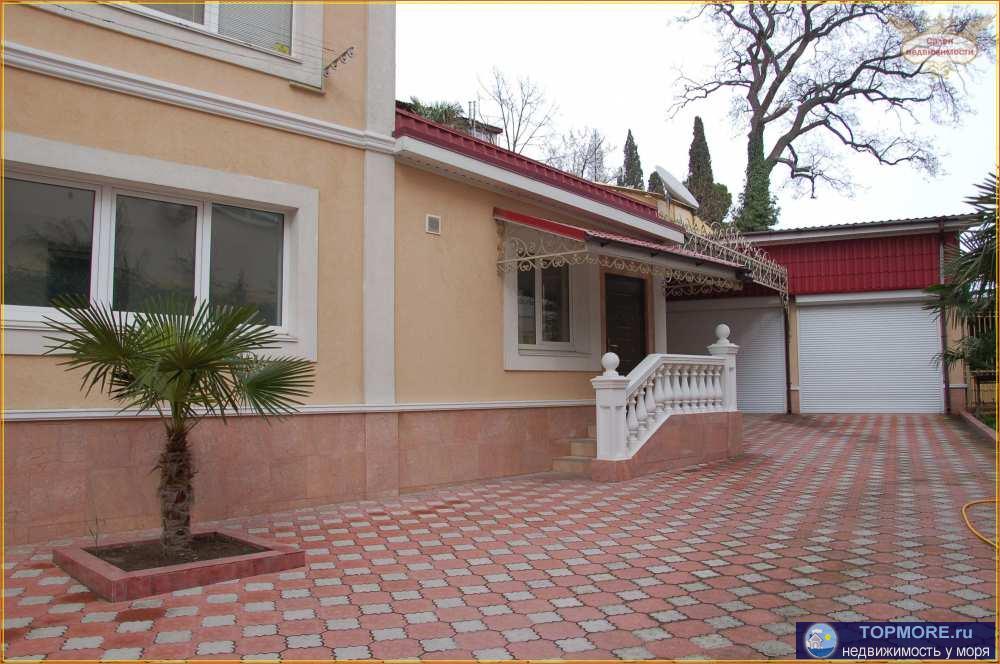 Продажа домовладения в центре Ялты.  Общая площадь дома 338 кв.м. Планировка цокольного этаже: 3-комнатная квартира с... - 1