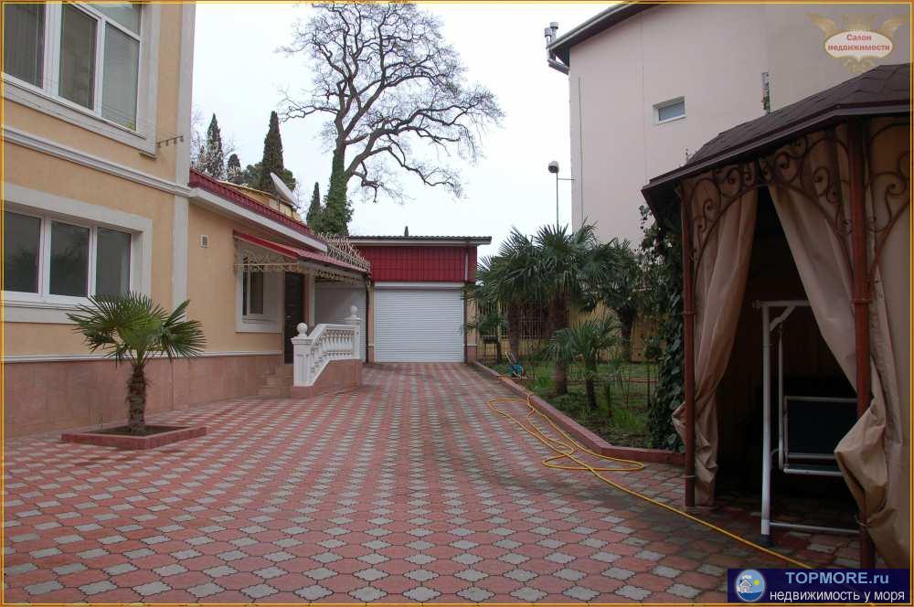 Продажа домовладения в центре Ялты.  Общая площадь дома 338 кв.м. Планировка цокольного этаже: 3-комнатная квартира с... - 2