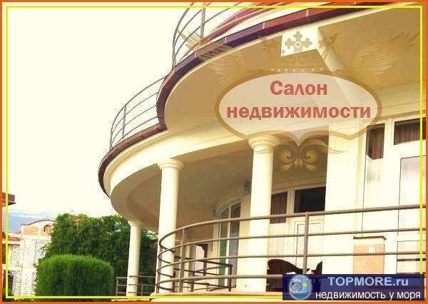 Стильная  вилла для ценителей практичности и красоты.    Трехэтажная, построенная вилла состоит из трех этажей....