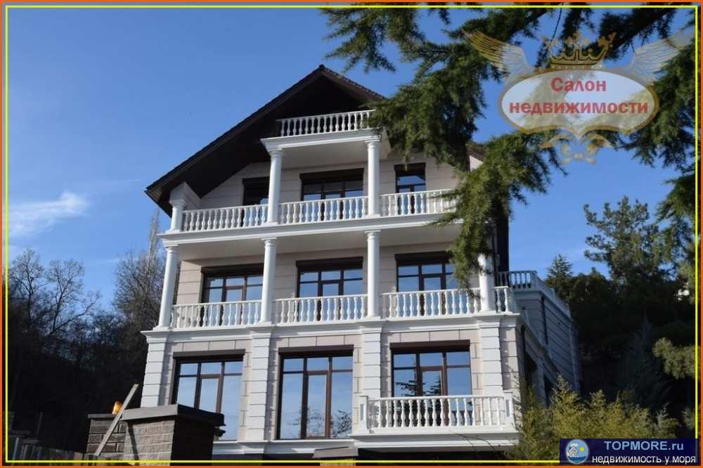 Продажа шикарной просторной виллы в тихом зеленом месте в Ялте на участке 36 соток Вилла состоит из 4-х этажей и...