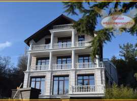 Продажа шикарной просторной виллы в тихом зеленом месте в Ялте на...