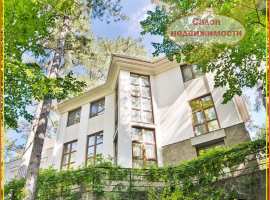 Предлагается к покупке особняк общей площадью 631.9 кв.м....