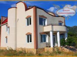 На продажу выставлен особняк, высотою в 4 этажа, его внешняя...