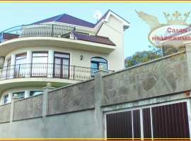 В районе под названием Дубки, который расположен с пгт. Массандра,...