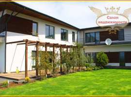 Предлагается уникальный стильный дом с современным дизайном и...