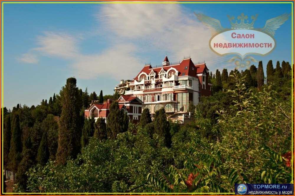 Предлагаем купить новый дом на набережной в Алуште. Роскошное месторасположение с прекрасным видом на море и горы....