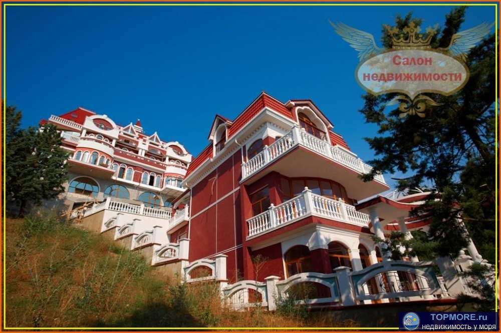 Предлагаем купить новый дом на набережной в Алуште. Роскошное месторасположение с прекрасным видом на море и горы.... - 1