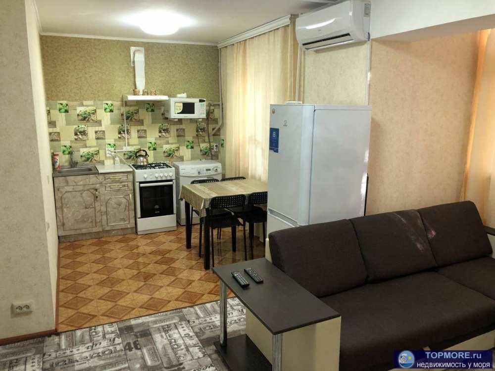 Продам уютную 2х.комнатную квартиру в п.Лазаревское на ул.Победы .В квартире расположен небольшой зал совмещенный с... - 1