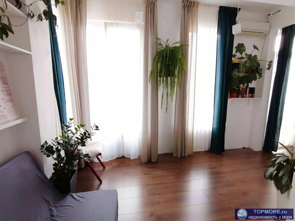 Уютная светлая студия 26м2 с панорамными окнами и балконом, с видом на море, в тихом районе Адлера (Курортный...