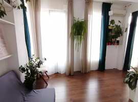 Уютная светлая студия 26м2 с панорамными окнами и балконом, с видом...