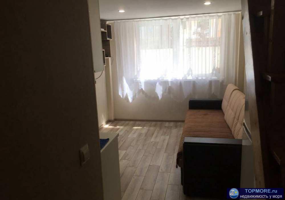 Продается уютная студия в хорошем жилом состоянии, пустая, коммуникации центральные, цоколь высокий, статус квартиры,...