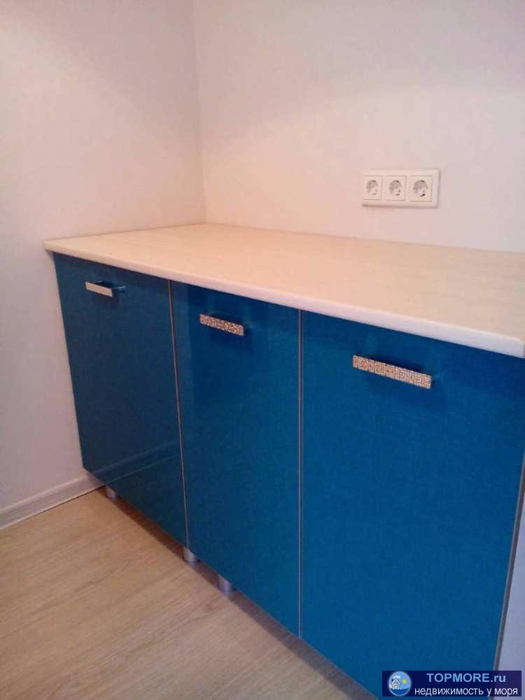 Продам квартиру с ремонтом,  с видом на морев панорамное окно. Остановка общественного транспорта рядом с домом.... - 1