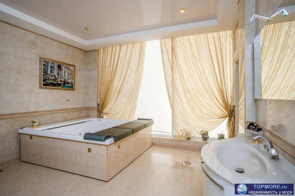 Лот № 136441. В продаже пентхаус общей площадью в 550 м2 с двумя просторными террасами с прямым видом на...