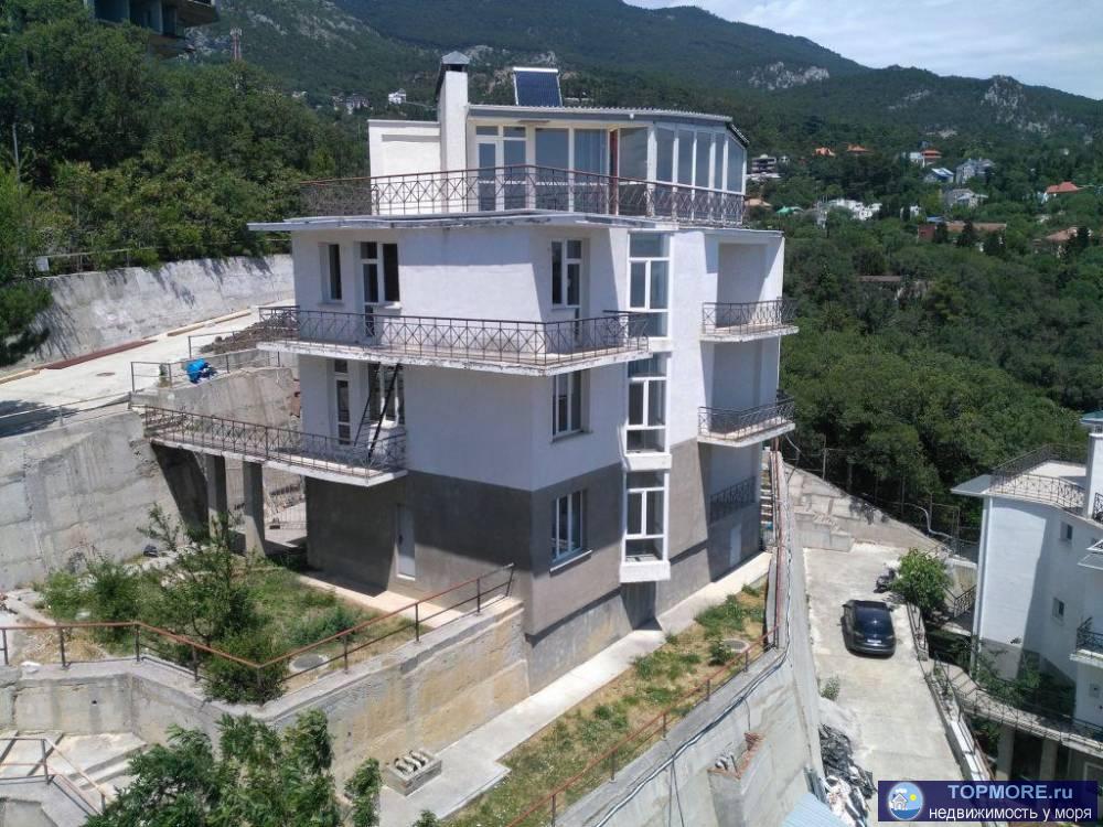 -10мин до Ялты, пгт Восход. Коттедж 403 м2 с видом на море и Ялту, 4этажа+ подвал, место для 2 авто. 9 комнат.... - 10