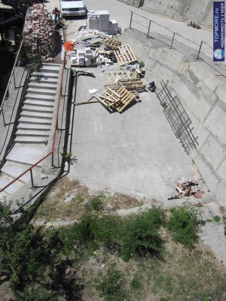 -10мин до Ялты, пгт Восход. Коттедж 403 м2 с видом на море и Ялту, 4этажа+ подвал, место для 2 авто. 9 комнат.... - 35