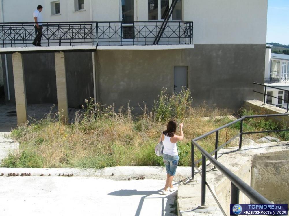 -10мин до Ялты, пгт Восход. Коттедж 403 м2 с видом на море и Ялту, 4этажа+ подвал, место для 2 авто. 9 комнат.... - 4