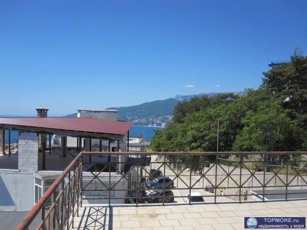 -10мин до Ялты, пгт Восход. Коттедж 403 м2 с видом на море и Ялту, 4этажа+ подвал, место для 2 авто. 9 комнат.... - 44