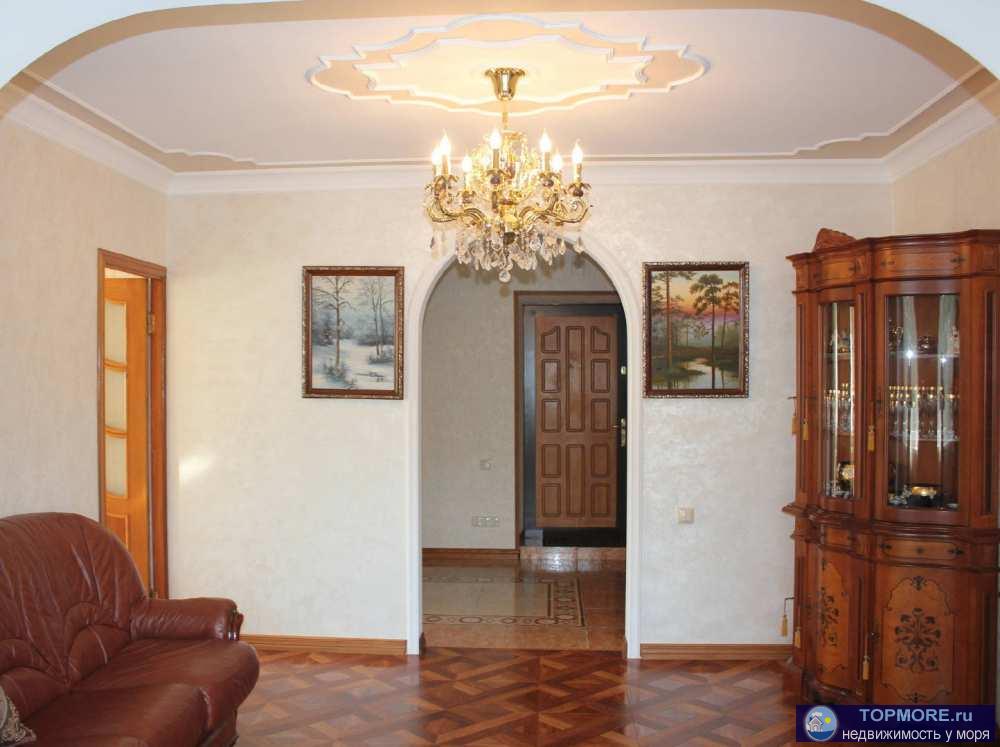 Продается просторная квартира в исторической части города, в центре города с качественным ремонтом и мебелью: две...