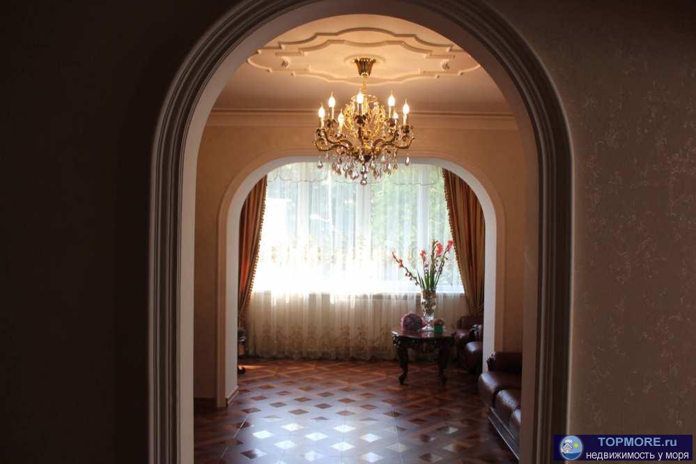 Продается просторная квартира в исторической части города, в центре города с качественным ремонтом и мебелью: две... - 1