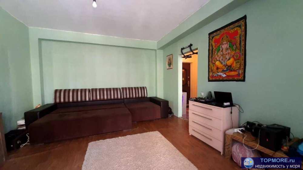 Продается большая 1-комнатная квартира с просторным балконом. В доме газ и индивидуальные газовые котлы. Большая... - 1