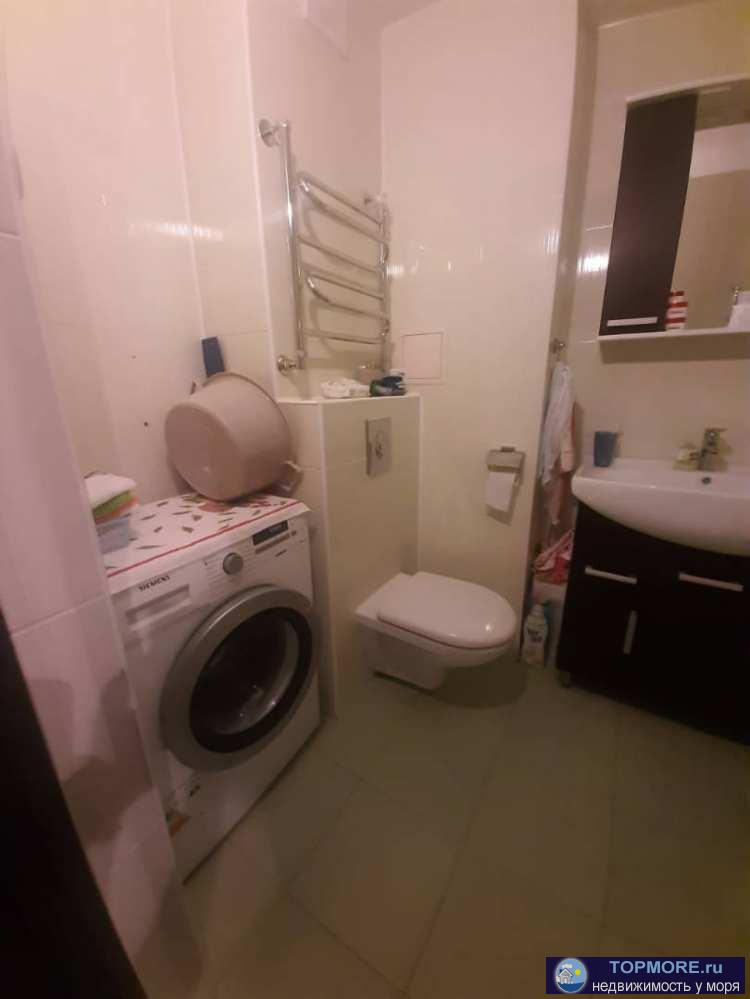 Срочно продаю квартиру c отличным ремонтом . В квартире остается вся строенная мебель.С болкона отличный вид на город... - 1