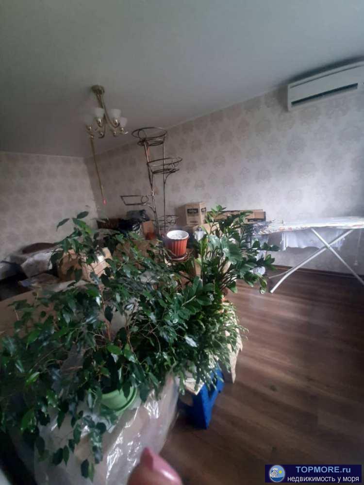 Срочно продаю квартиру c отличным ремонтом . В квартире остается вся строенная мебель.С болкона отличный вид на город... - 2