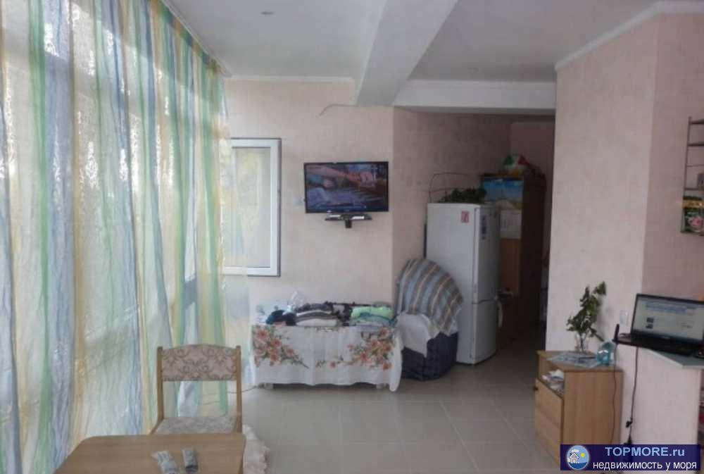 Продается однокомнатная квартира-студия. Прекрасный вид из окон, тихое, спокойное место в 5 минутах ходьбы от моря,...