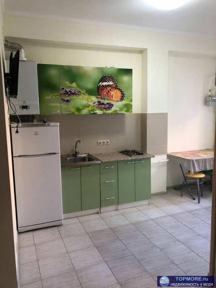 Продаю квартиру на Черноморском побережье в гор. Сочи.Квартира с ремонтом. Спальня и кухня гостиная.Дом клубного...