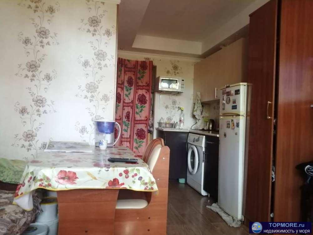 Продается малоcемейка со своим санузлом и зоной кухни.Дом расположен в районе Голубые дали. Вся инфраструктура...