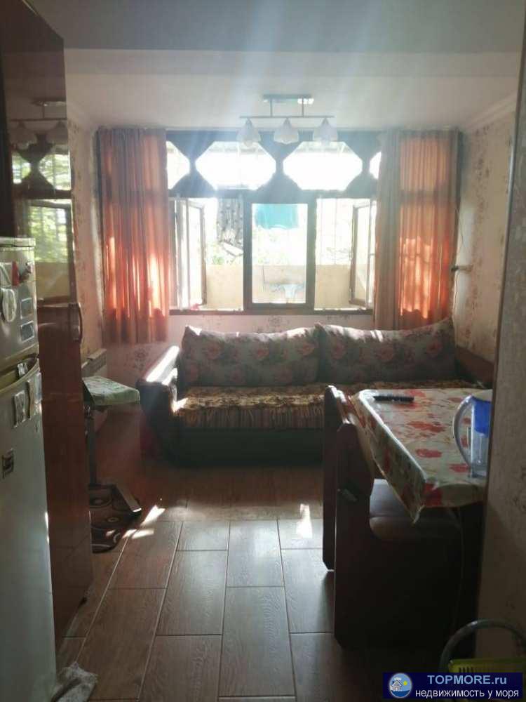 Продается малоcемейка со своим санузлом и зоной кухни.Дом расположен в районе Голубые дали. Вся инфраструктура... - 1