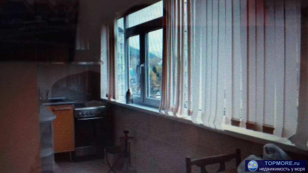 Продается 2х комнатная квартира 63 кв м в квартире произведен  шикарный ремонт все окна заменены лоджии... - 2