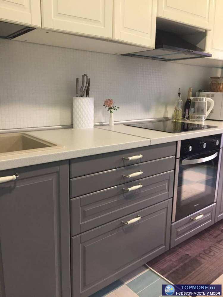 Продается двухкомнатная квартира с отличным ремонтом в Лазаревском на улице Павлова. Вся мебель остается новым...