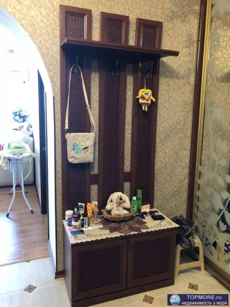 Продается 2-х комнатная квартира в центре Адлера! Высокие потолки 3,2 м, 820 метров до моря. Район с хорошо развитой... - 2