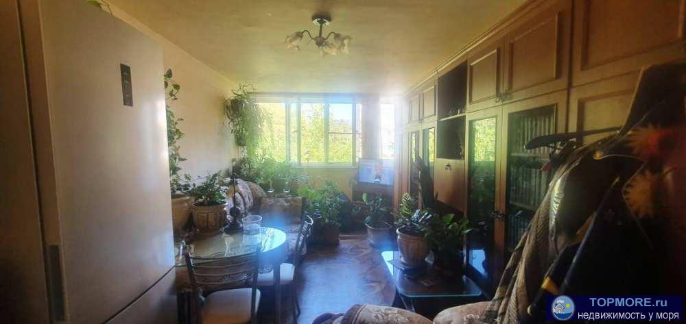 Продаётся малосемейкка на ул. Голубые Дали 66, на 5м этаже панельного дома, жилая площадь 15 кв.м., вид из окна во...