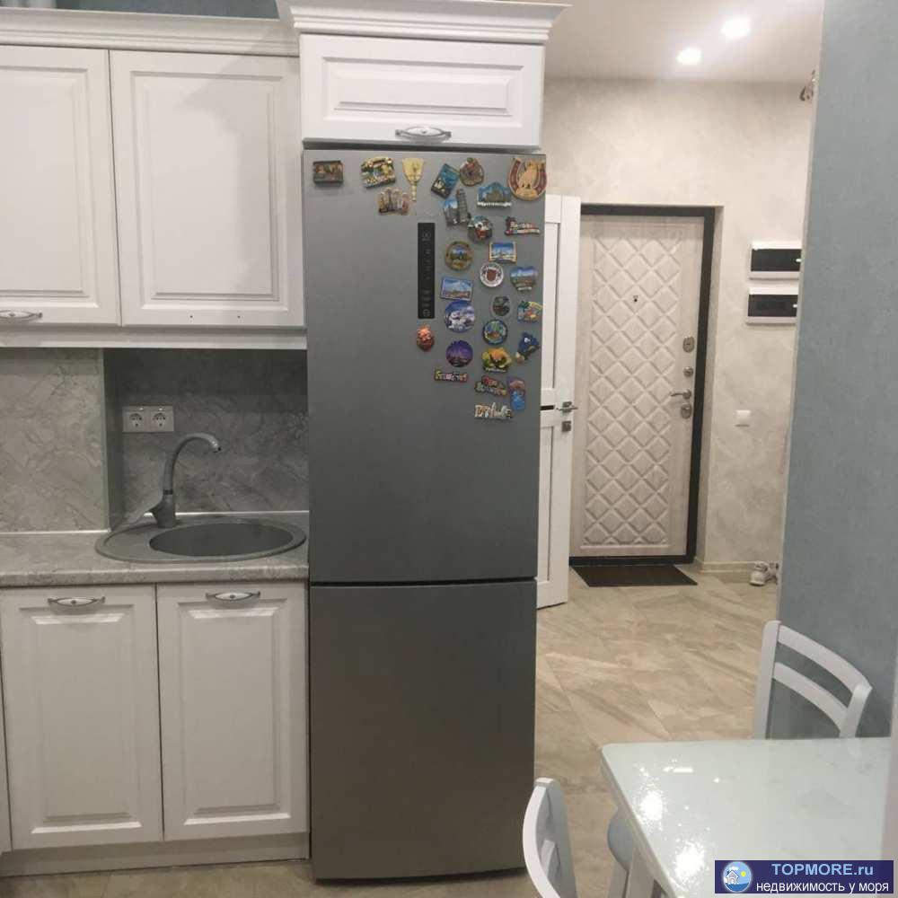 Продается прекрасная уютная ,светлая  квартира 34,5 кв.м с новым ремонтом ,мебелью и техникой в 90 метрах от пляжа....