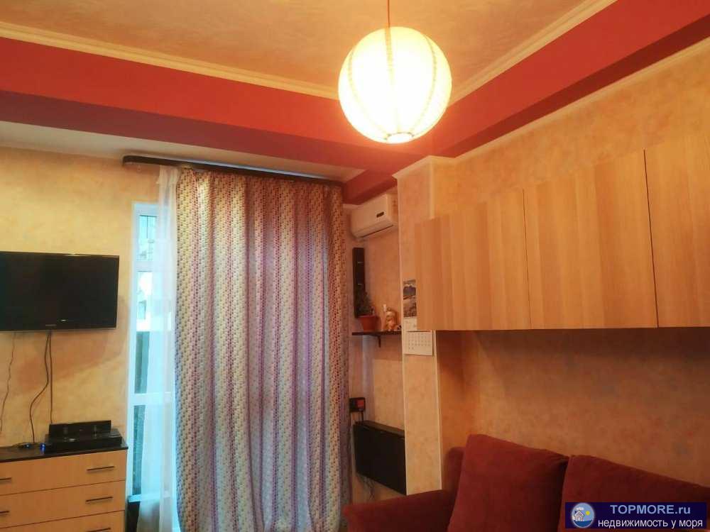 Квартира в спальном районе.В шаговой доступности - различные магазины.Также рядом - остановка автобуса.До моря -...