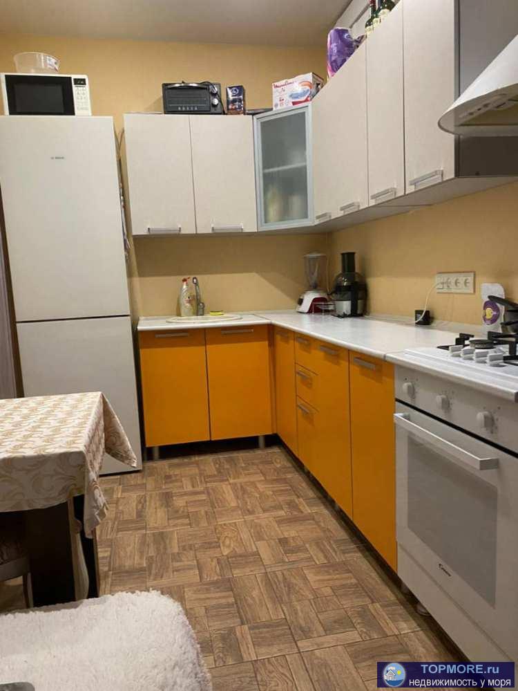 Квартира находится в доме находящемся внизу Мамайки.Этот микрорайон стал с недавнего времени очень ликвидным.Ввиду...