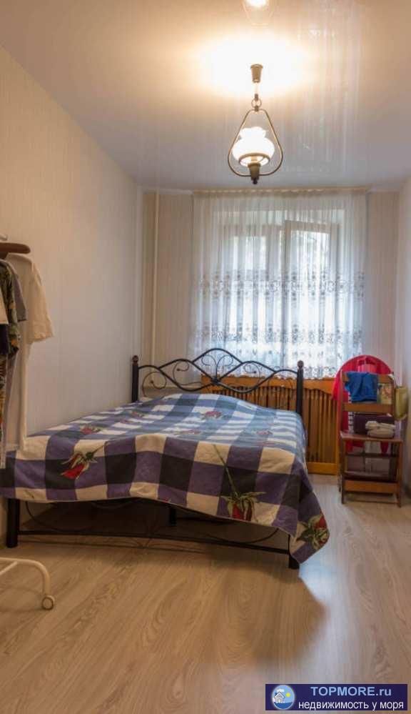 Продаю большую квартиру в центре Сочи!Очень развитый район рядом школы, детские сады, моремолл!Хорошая прогулочная... - 2