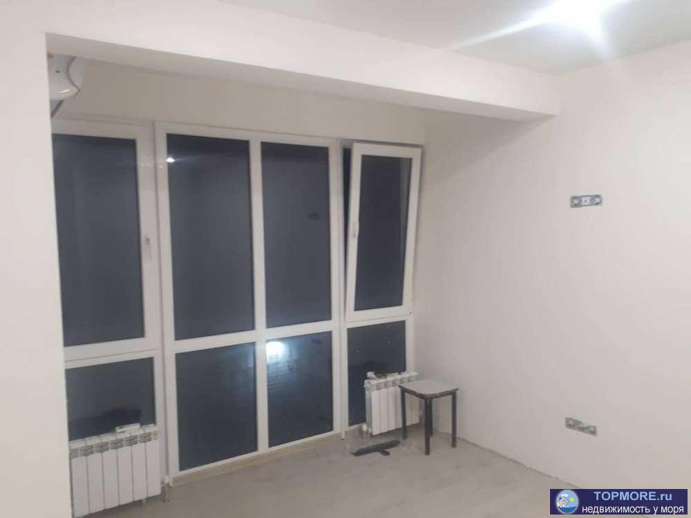 В квартире выполнен ремонт за исключением покраски стен или поклейки обоев. Современный жилой комплекс в тихом...