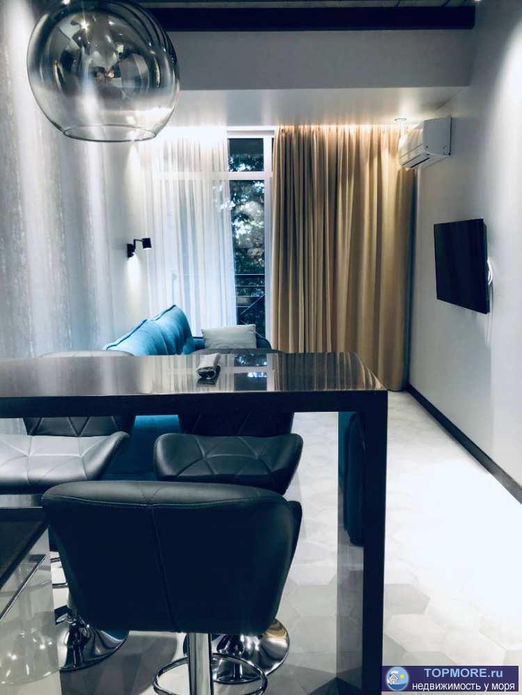  Продаем дизайнерскую квартиру в центре Адлера. Дом элит класса, консьерж, своя территория, лифт. Рядом вся... - 2