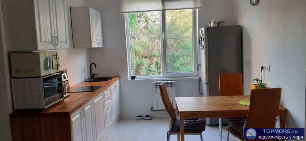 Доля в доме ! Светлая уютная 3 комнатная квартира в новом 3 этажном доме с ремонтом. Дом подключён к городским...