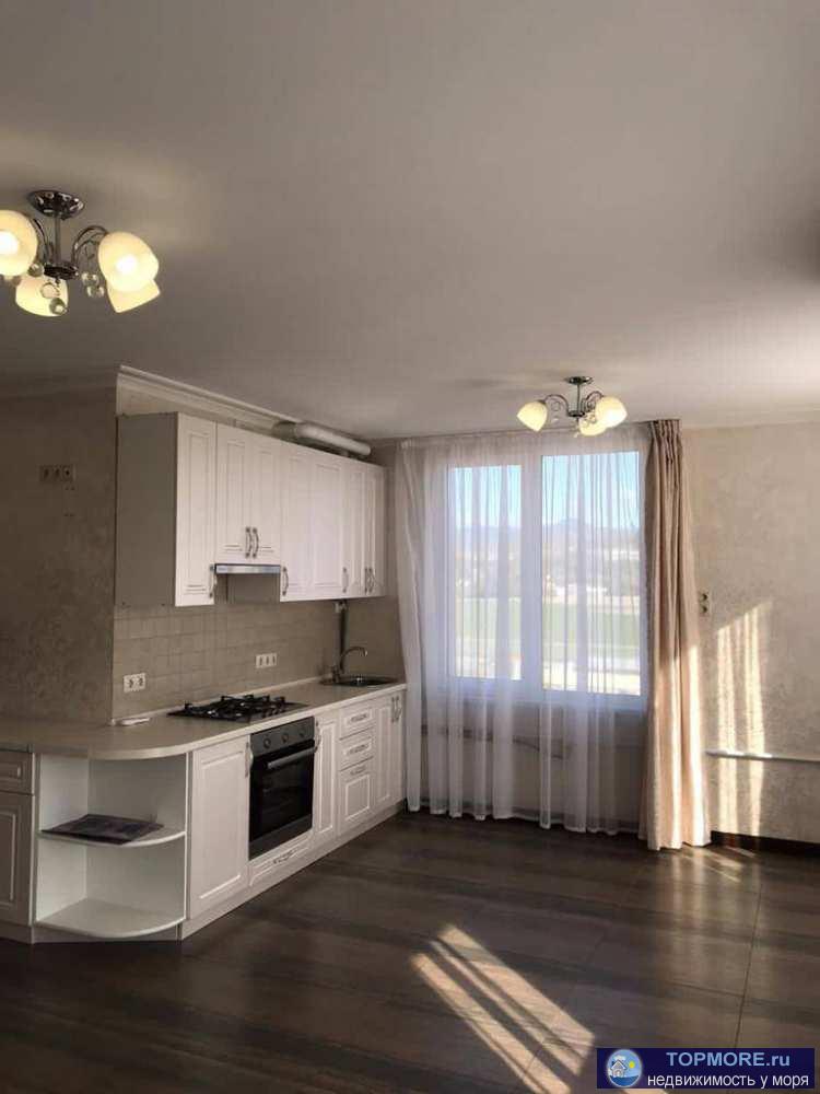 Продается светлая, уютная квартира с прекрасным видом на море и горы в самом центре района Адлер. В квартире сделан...