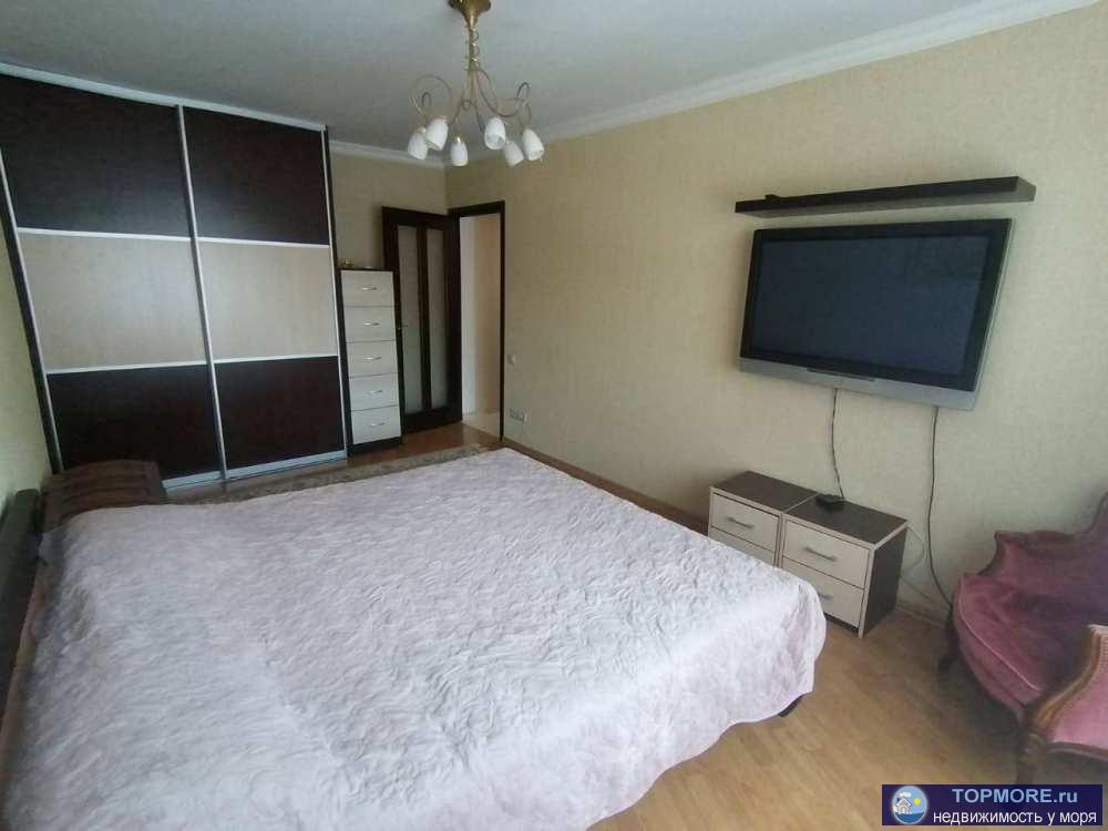 Продаю отличную квартиру с хорошим ремонтом в самом центре города Сочи!Хорошо продуманная планировка: детская,...