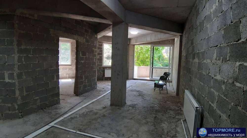 Продам квартиру В центре Адлера без отделки общей площадью 84 кв м.Легко распланируется в трехкомнатную и... - 1