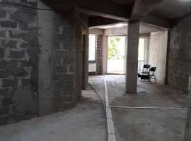 Продам квартиру В центре Адлера без отделки общей площадью 84 кв...